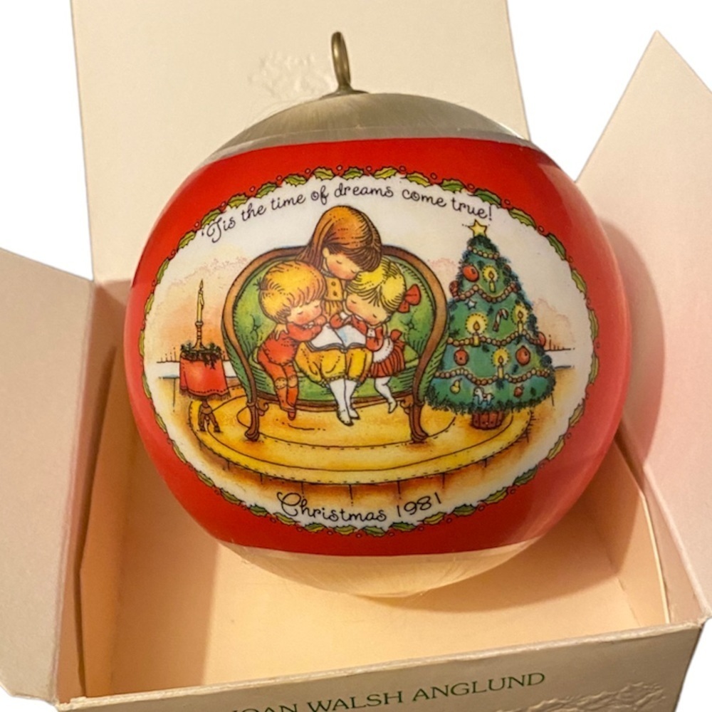 Vintage Hallmark Satin Ball Christmas Ornament Joan Walsh Anglund 1981. - Picture 3 of 5